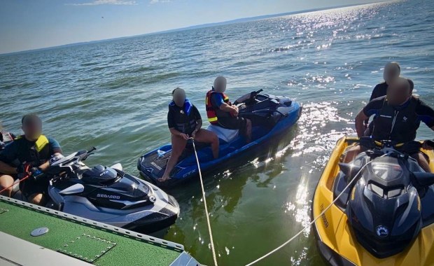 Skuterami wodnymi do Rosji. Polacy nieświadomie przekroczyli granicę na Zalewie Wiślanym  
