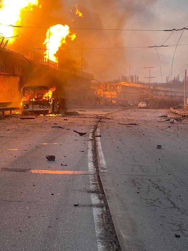 Skutki ataku na Dnieprzańską Elektrownię Wodną /@andriyshTime / Telegram /