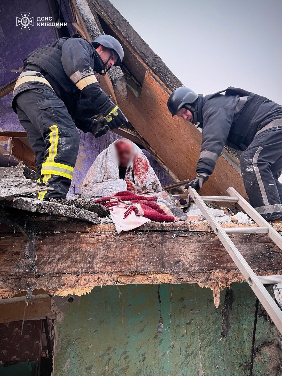 Skutki ataku Rosji na Kijów, 22 lutego 2026 /Państwowa Służba Ratownicza Ukrainy  /
