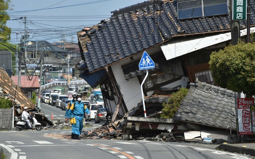 Skutki trzęsienia ziemi w Japonii /AFP