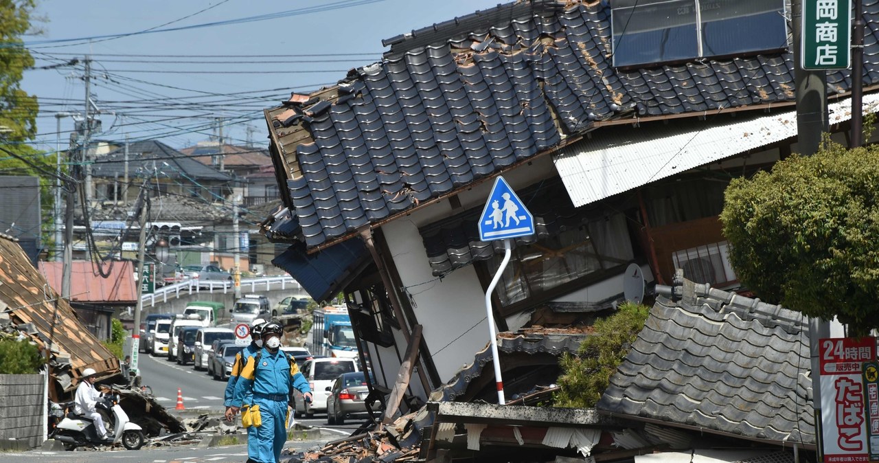 Skutki trzęsienia ziemi w Japonii /AFP