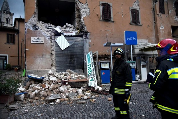 Skutki trzęsienia ziemi we Włoszech /MATTEO CROCCHIONI /PAP/EPA