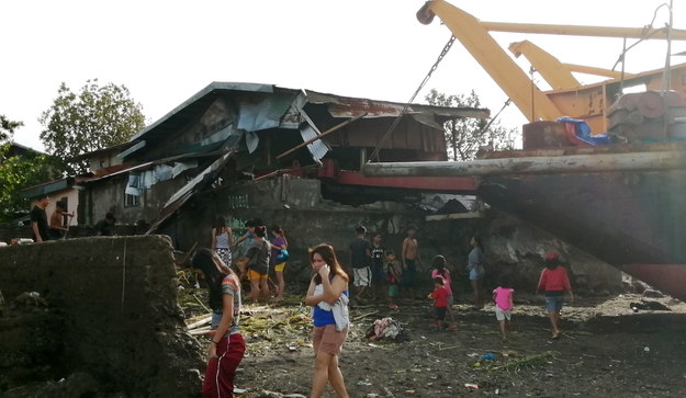 Skutki uderzenia tajfunu Phanfone najbardziej odczuli mieszkańcy środkowych i wschodnich regionów Filipin /ROBERT DEJON /PAP/EPA