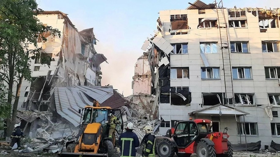 Skutki ukraińskiego ataku na jeden z budynków w Starobielsku /AFP PHOTO/Leonid Pasechnik /East News