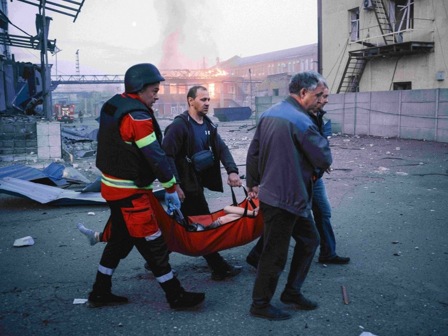 Skutki użycia przez Rosję amunicji kasetowej w ataku na Charków, kwiecień tego roku /AA/ABACA/Abaca/East News /East News