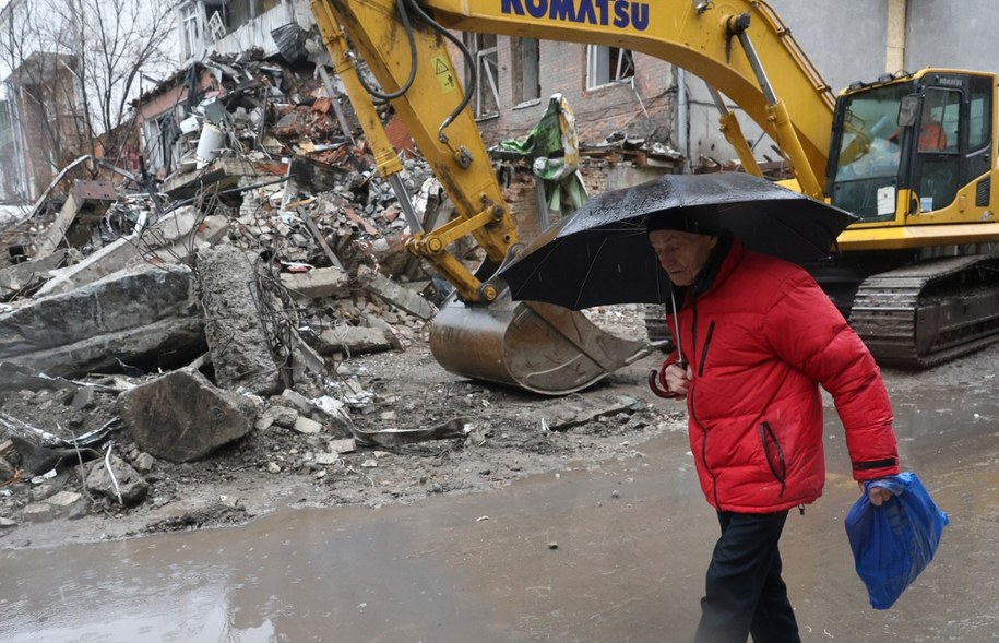 Skutki wcześniejszego ataku Rosji na Charków /SERGEY KOZLOV /PAP/EPA