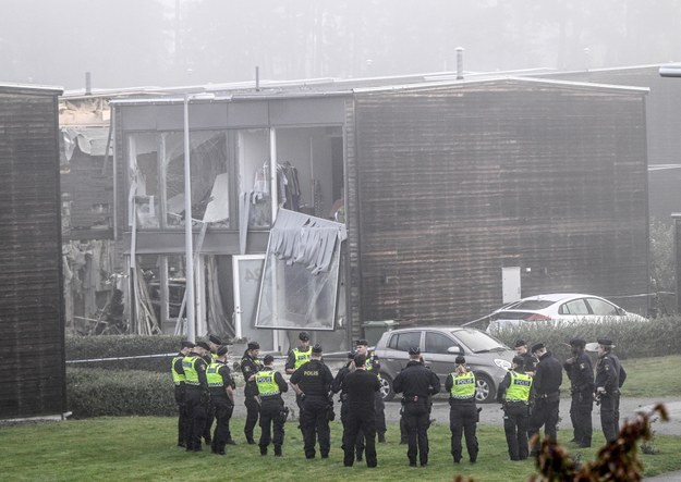 Skutki wybuchu w Uppsali - zginęła 25-letnia kobieta /ANDERS WIKLUND /PAP/EPA