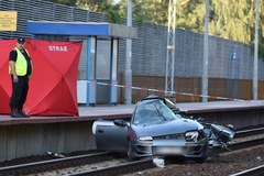 Skutki wypadku na przejeździe kolejowym w Żakowicach