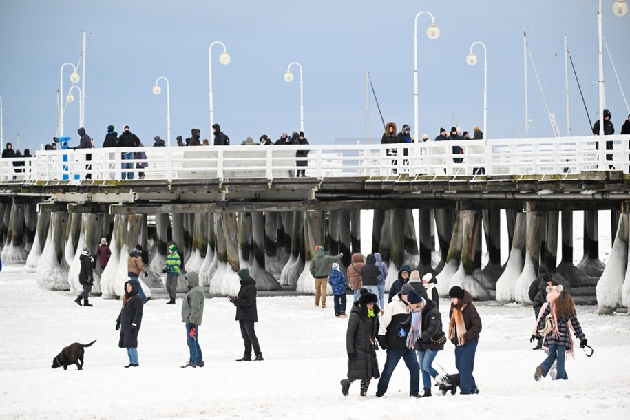 Skuty lodem Bałtyk w Sopocie, 8 lutego br. /Andrzej Jackowski /PAP