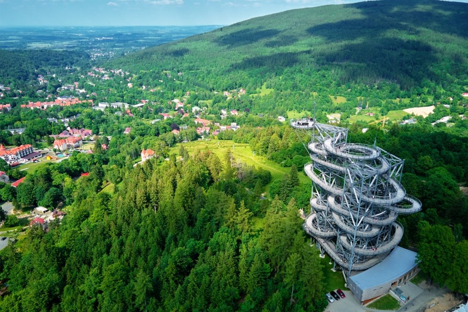 Sky Walk jest dostępny przez cały rok, a wejście na wieżę nie wymaga szczególnej kondycji. /Shutterstock
