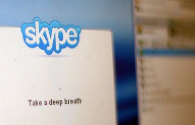 Skype to poważna konkurencja dla Google, zatem trzeba z nią walczyć. Ale jak? /AFP