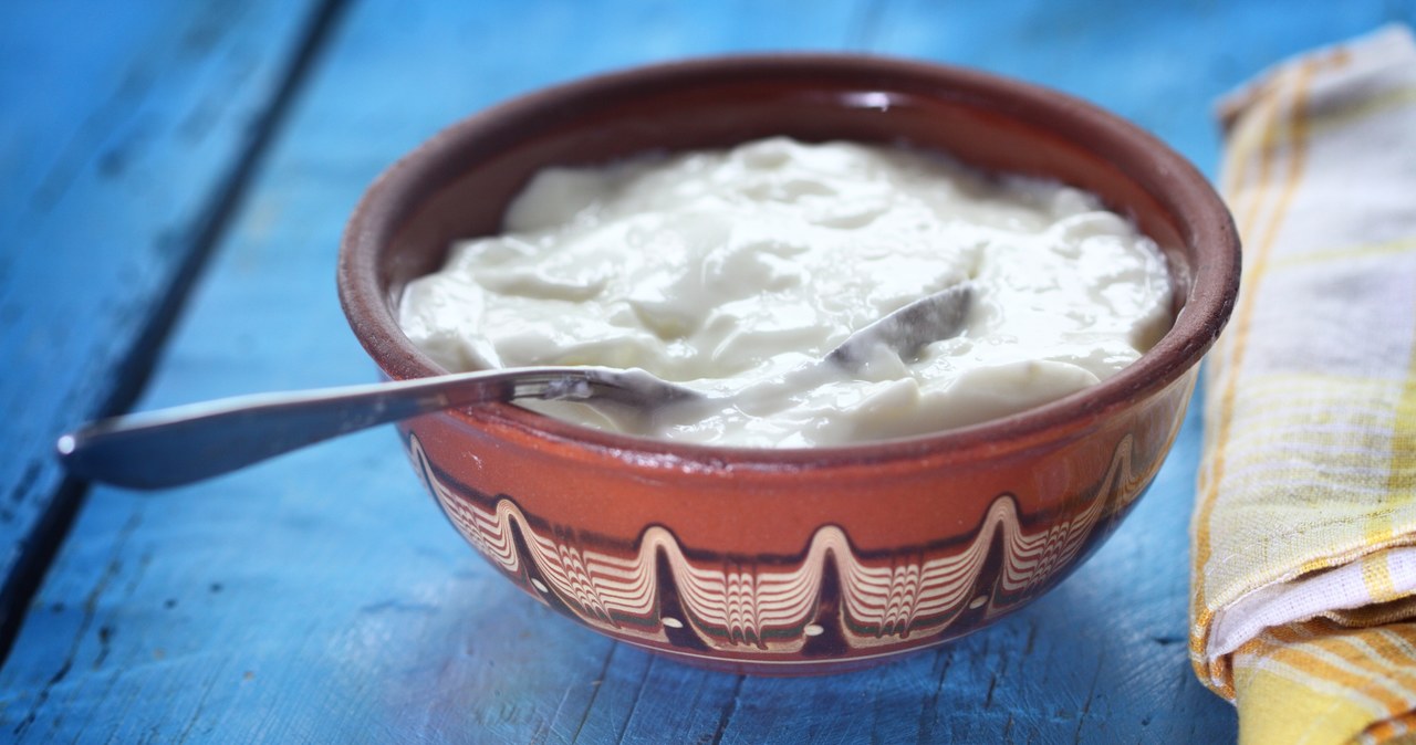 Skyr i kvarg są do siebie podobne pod względem zawartości składników odżywczych. Dlatego warto kierować się swoimi upodobaniami, kiedy zastanawiamy się, który wybrać /123RF/PICSEL