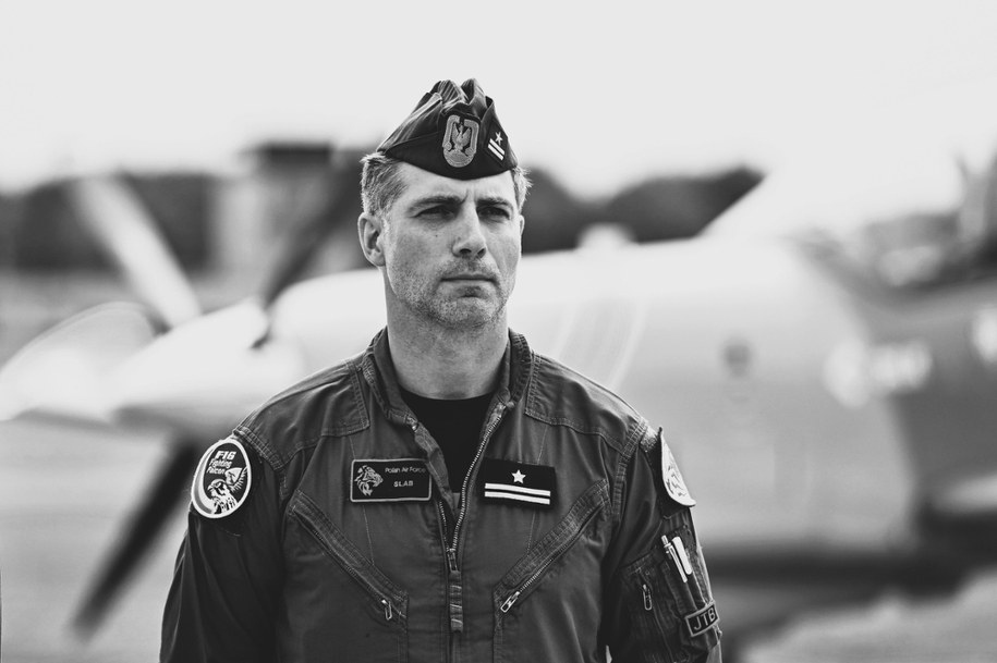 "Slab" był absolwentem Liceum Lotniczego w Dęblinie, po ukończeniu którego trafił do Akademii Sił Powietrznych Stanów Zjednoczonych /Piotr Polak /PAP