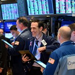 Słaba końcówka sesji na Wall Street. Dow i S&P 500 zeszły pod kreskę