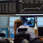Słabszy dolar, droższe złoto i hossa na giełdach? Nowe prognozy