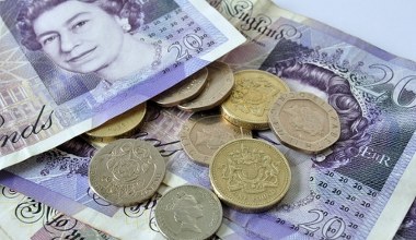 Słaby rok funta. Walucie szkodzą problemy brytyjskiej gospodarki