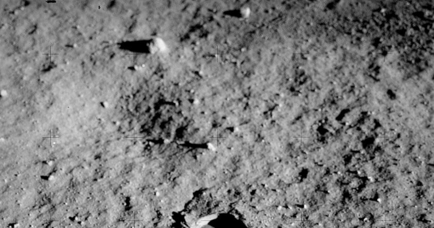 Ślad buta astronauty Buzza Aldrina na powierzchni Księżyca /NASA / Buzz Aldrin/domena publiczna /Wikipedia