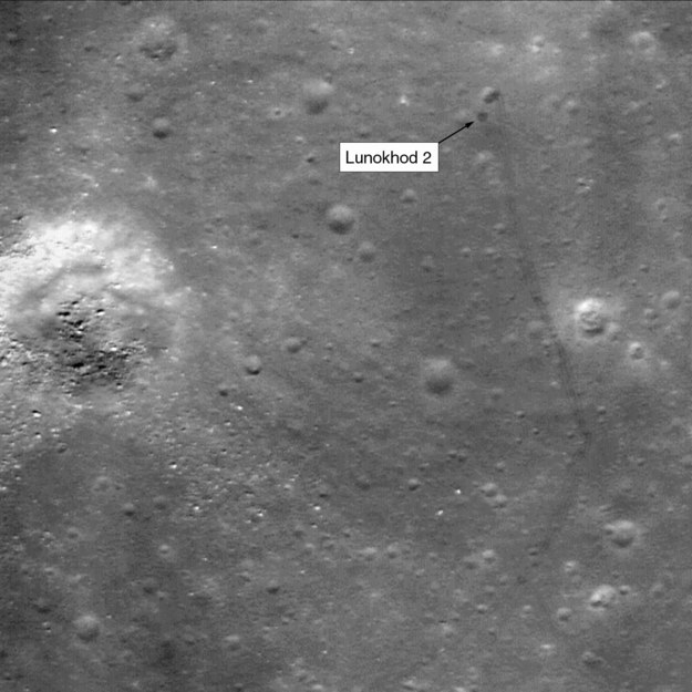 Ślady Łunochoda 2 na powierzchni Srebrnego Globu &nbsp; /NASA