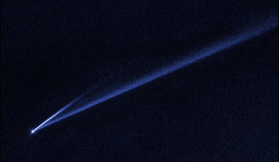 Ślady rozpadu planetoidy (6478) Gault na zdjęciu z teleskopu Hubble'a / NASA, ESA, K. Meech and J. Kleyna (University of Hawaii), and O. Hainaut (European Southern Observatory) /Materiały prasowe