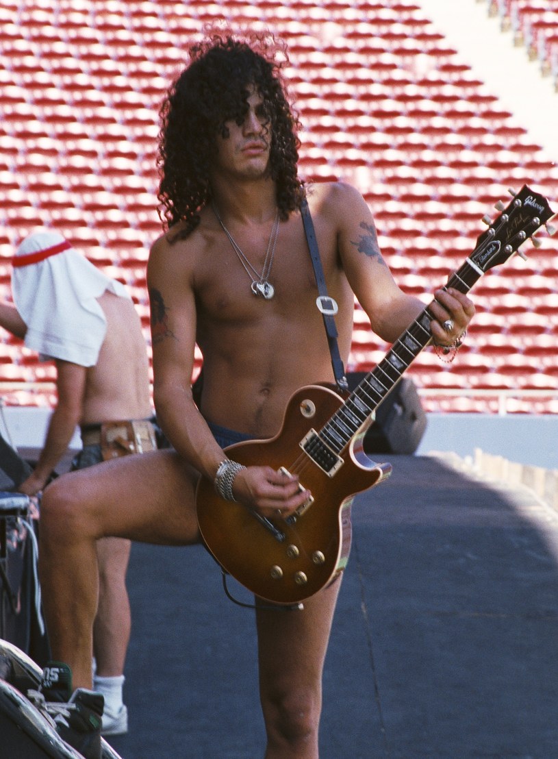 Slash i jego gitara Gibson Les Paul, zdjęcie z próby 16 sierpnia 1988 r. /Marc S Canter /Getty Images