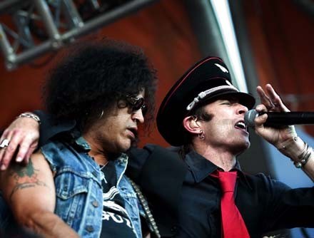 Slash i Scott Weiland jeszcze razem na scenie /arch. AFP