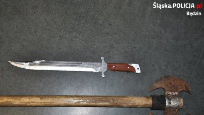 Śląsk: ​Desperat z wojennym toporem rzucił się na przechodnia