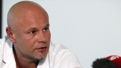 Śląsk: Lekarze przyszyli 7-latce skórę głowy, zerwaną przez podnośnik hydrauliczny