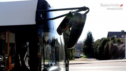 Śląsk: Pijany kierowca uderzył w sygnalizator, a potem dalej woził pasażerów