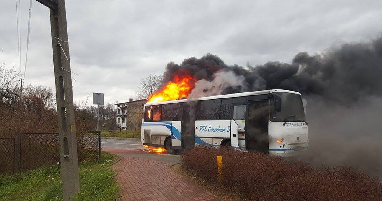 Śląskie: Autobus stanął w ogniu