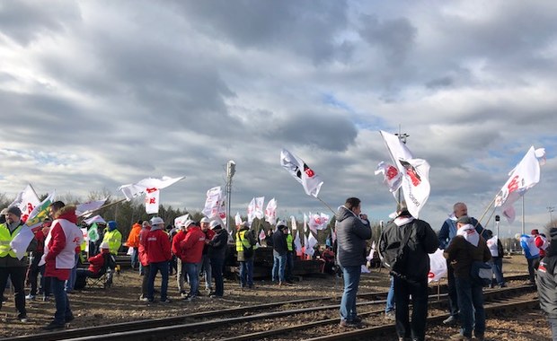 Śląskie: Górnicy zablokowali tory kolejowe w Sławkowie