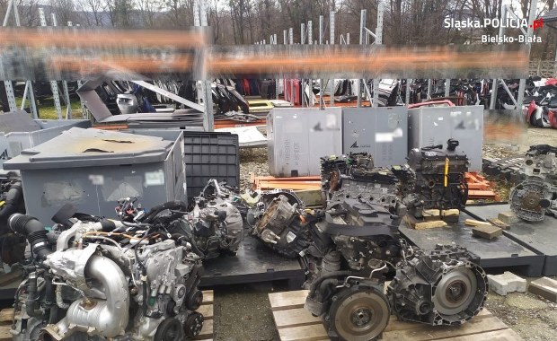 Śląskie: Legalne komisy, a w nich kradzione części samochodowe