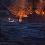 Śląskie: Milionowe straty po pożarze tartaku. Policja bada sprawę