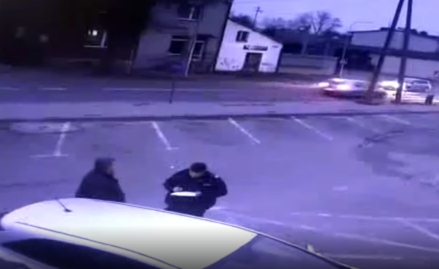 Śląskie: Potrącił na pasach 74-latkę. Policja publikuje nagranie