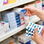 Śląskie: Prowadzący aptekę zatrzymani za nielegalny handel lekami