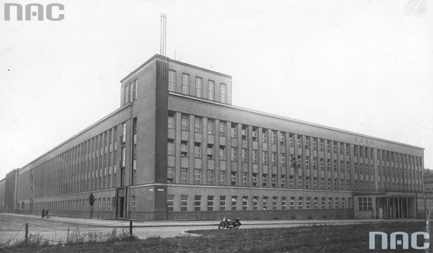 Śląskie Techniczne Zakłady Naukowe w Katowicach. Zdjęcie z 1933 roku /Z archiwum Narodowego Archiwum Cyfrowego