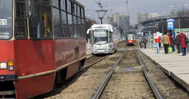 Śląskie tramwaje wyjadą na tory dwie godziny później niż zwykle /Andrzej Grygiel /PAP