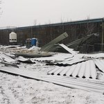 Śląskie: Zerwany dach hali produkcyjnej w Kłobucku. Zobaczcie nagranie
