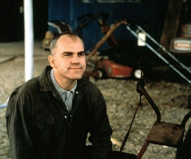 Sławę przyniosła Thorntonowi rola opóźnionego umysłowo zabójcy Karla Childersa w napisanym przez siebie monodramie teatralnym "Blizny przeszłości". Tekst ten został potem zrealizowany jako film telewizyjny "Some Folks Call It Sling Blade" (1993). Wersja kinowa, wyreżyserowana przez Thontona w 1996 roku przyniosła mu Oscara za najlepszy scenariusz adaptowany i nominację dla najlepszego aktora. 