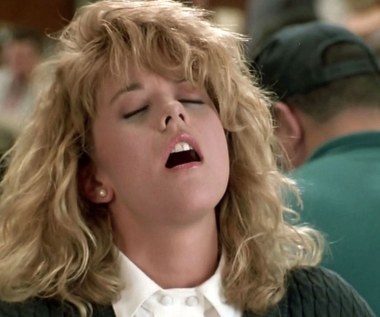 Sławę zdobyła w końcu lat 80. rolą w komedii romantycznej "Kiedy Harry poznał Sally". Wizerunek sympatycznej niebieskookiej blondynki, z pięknym uśmiechem i nieco chłopięcym sposobem poruszania się, podbił serca widzów na całym świecie.

To z tego filmu pochodzi słynna scena "udawanego orgazmu", kiedy to Sally chce udowodnić Harry'emu (Billy Crystal), że kobiety w tej dziedzinie potrafią bardzo przekonująco oszukiwać mężczyzn...