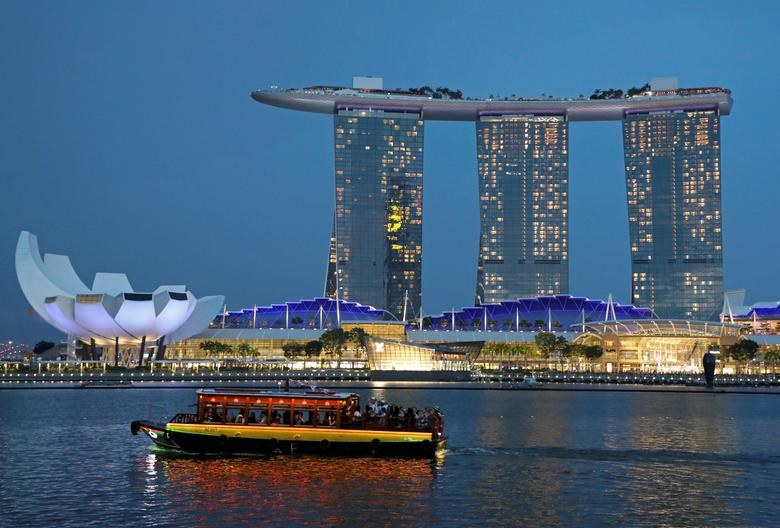 Sławny resort wypoczynkowy Marina Bay Sands to obecnie wizytówka Singapuru. W przyszłości jednak ten tytuł może jej odebrać 8 Shenton Way /© 2022 Reuters