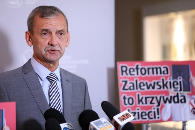 Sławomir Broniarz na konferencji prasowej /Rafał Guz /PAP