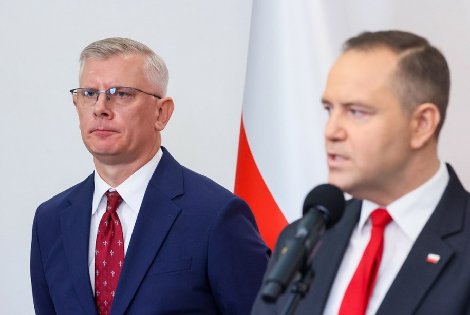 Sławomir Cenckiewicz i Karol Nawrocki, zdj. z lipca, kiedy to prezydent elekt przedstawiał nowy skład Biura Bezpieczeńśtwa Narodowego /Wojciech Olkusnik/East News /East News