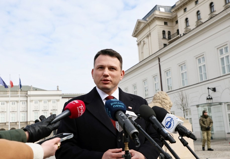 Sławomir Mentzen przed Pałacem Prezydenckim /Beata Zawadzka /East News