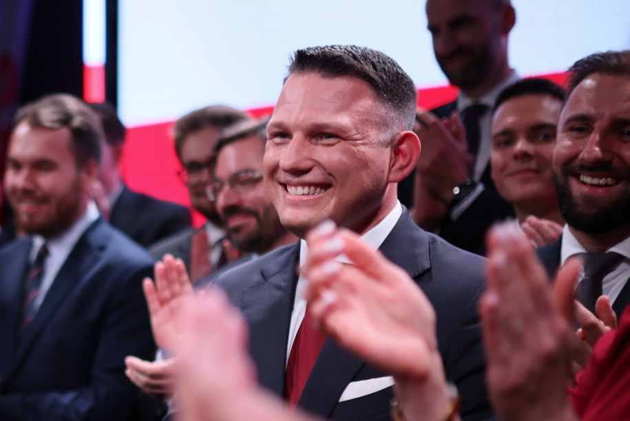 Sławomir Mentzen w swoim sztabie wyborczym w Warszawie po I turze wyborów /	Leszek Szymański   /PAP