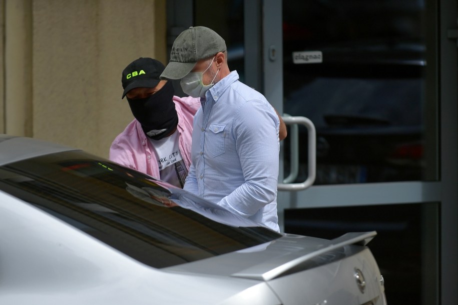 Sławomir Nowak wyprowadzany po przesłuchaniu w Prokuraturze Okręgowej w Warszawie / 	Marcin Obara  /PAP