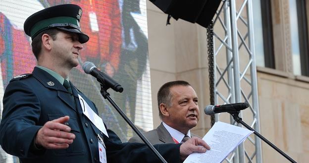 Sławomir Siwy (L), ZZ Celnicy.PL i Marian Banaś, MF. Fot.Witold Rozbicki /Reporter