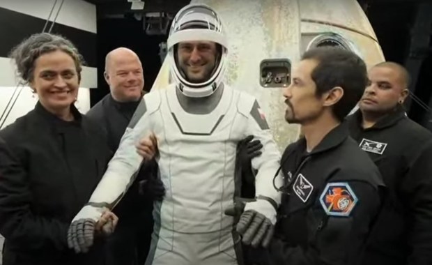 Sławosz Uznański-Wiśniewski i jego ekipa wyszli z kapsuły