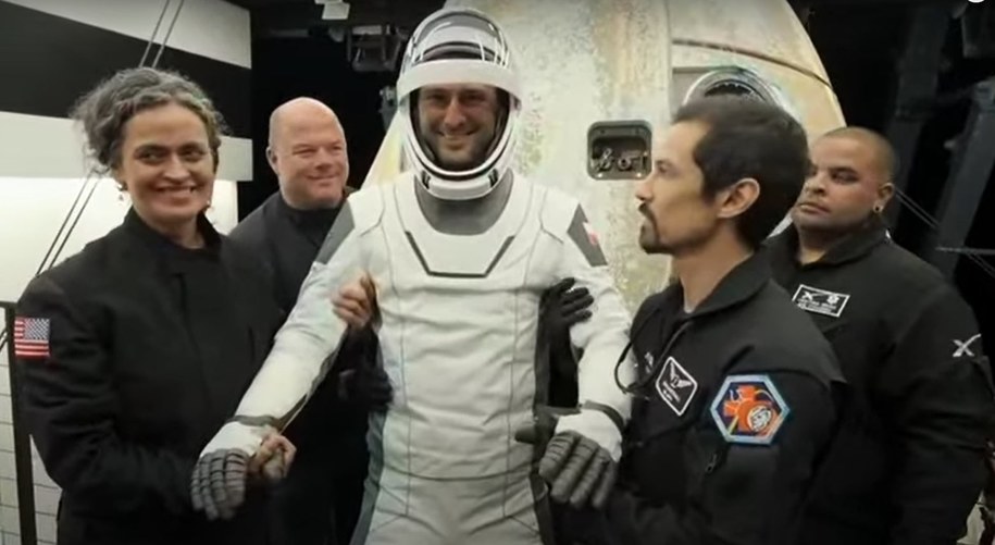 Sławosz Uznański-Wiśniewski po opuszczeniu kapsuły Dragon Space. /Axiom Space /