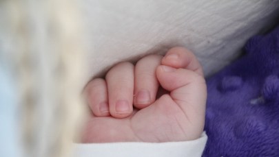 Śledczy chcą przesłuchać 12-latkę, która urodziła dziecko