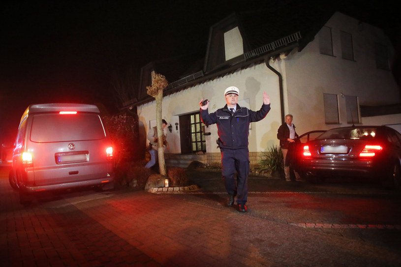 Śledczy przed domem Andreasa Lubitza /AFP